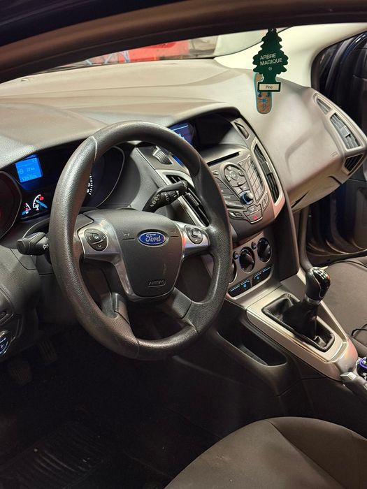 Vând Ford focus 1.0 EcoBoost