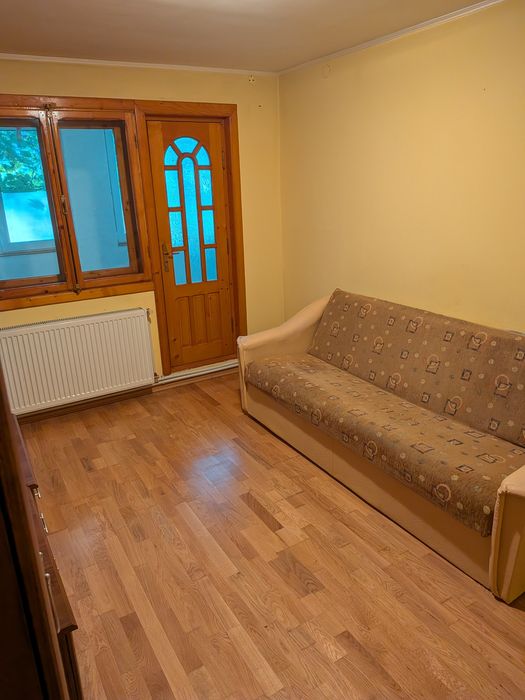 Apartament 2 camere vizavi de liceul Emil Botta