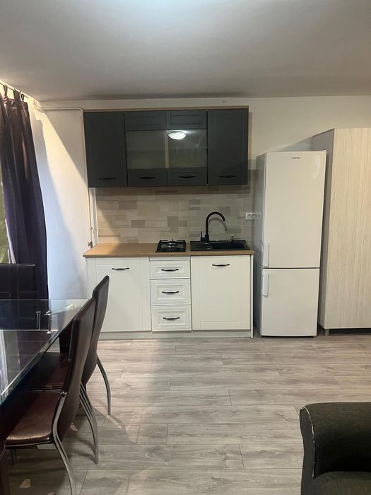 De închiriat apartament cu o cameră.