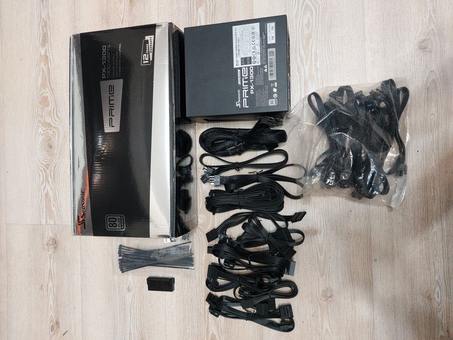 Блок питания Seasonic Platinum 1300W б/у
Модульн