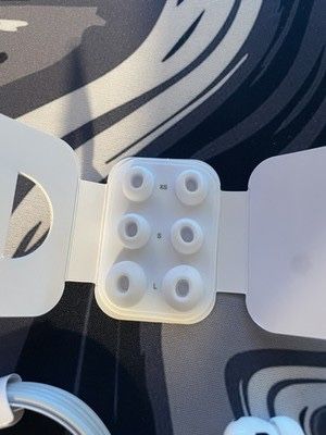 Vand Airpods Pro 2 cu Noise Cancelling Noi