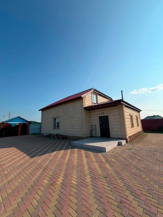 Продаётся просторный двухэтажный дом 2015 года в селе Байтерек!