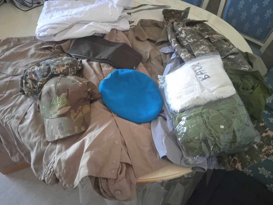 Военная форма, рубашка  ,берет,кепка