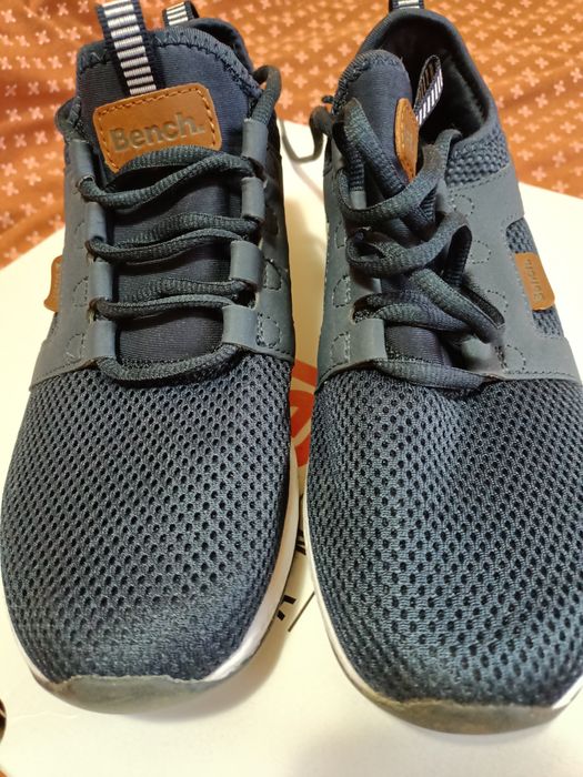 Pantofi sport noi, firma Bench , marimea 39