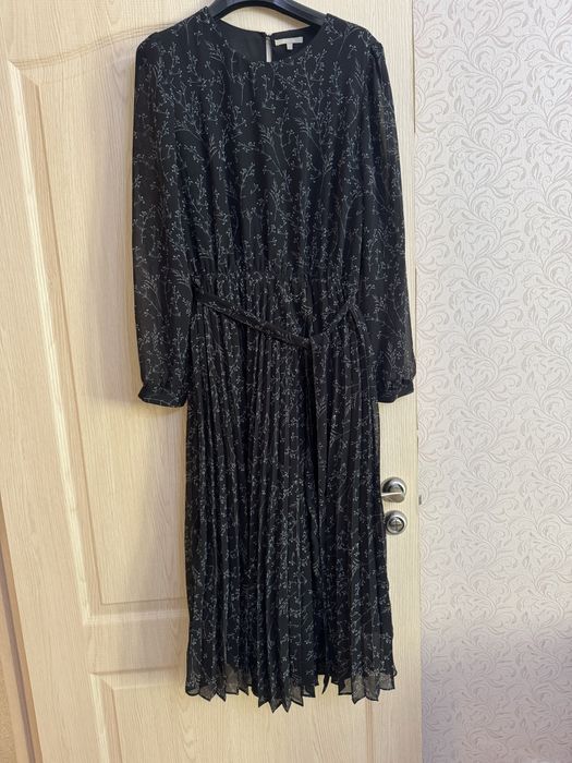 Женский платье нарядный