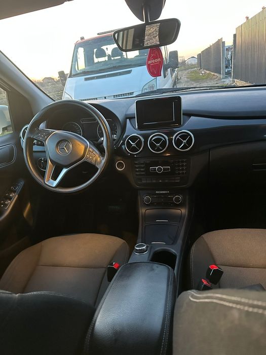 Usa stanga dreapta fata stanga dreapta spate Mercedes B-Class W246 2013 hatchback 1.8Cdi