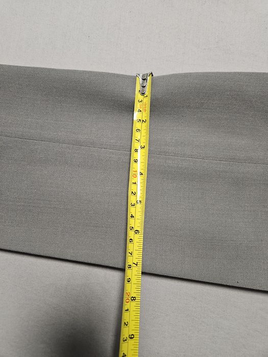 Pantaloni barbati la dunga de stofa gri

Măsurătorile sunt in fotogra