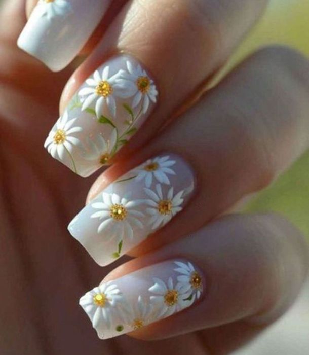 Модель на маникюр