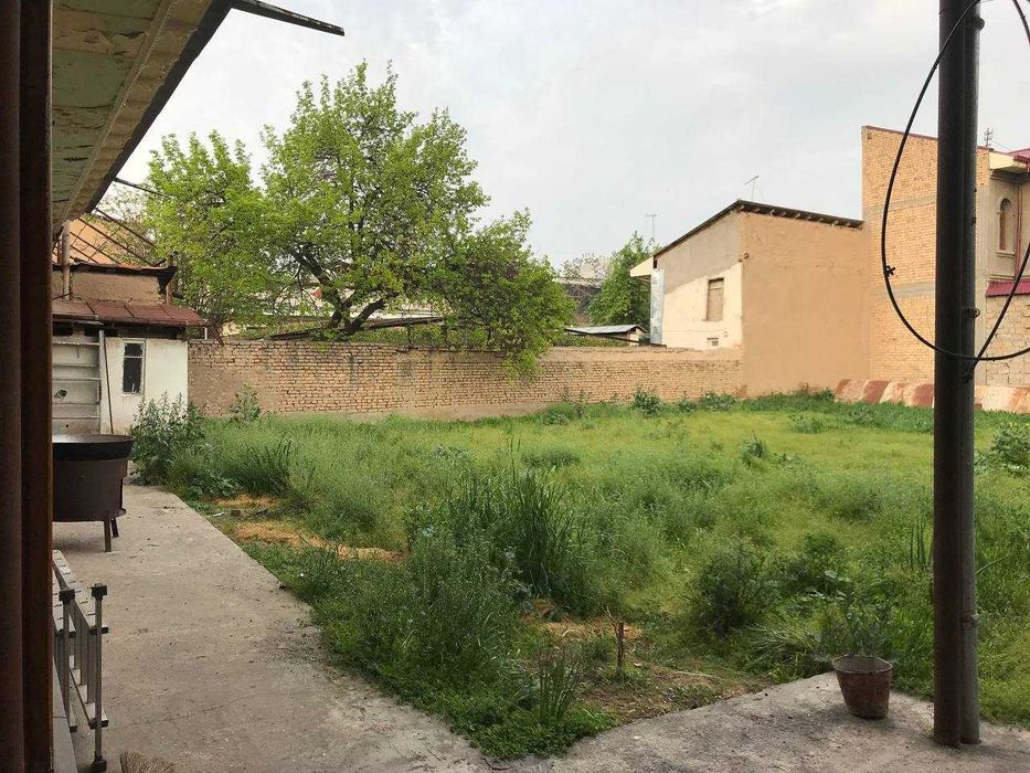 Uchtepa Jurjoni mahallasida 9 sotix uy sotiladi.