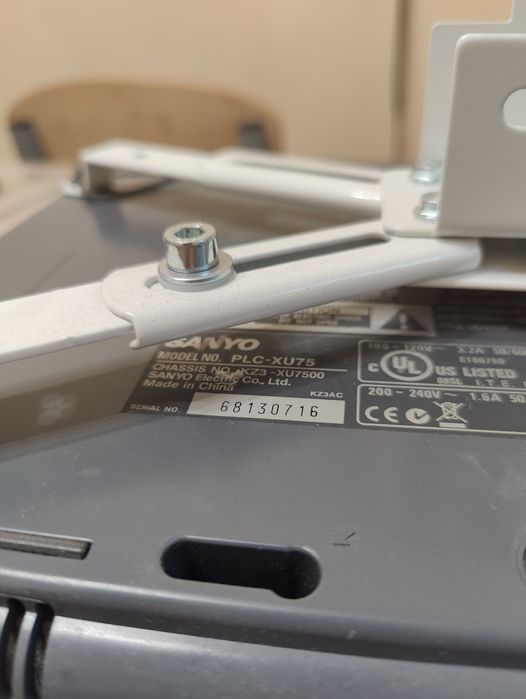 Проектор Sanyo PLS-XU75