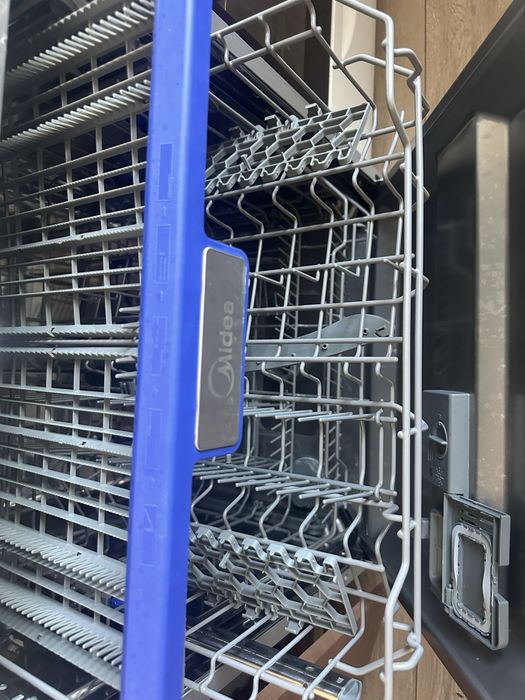 Продам посудомоечную машину Midea