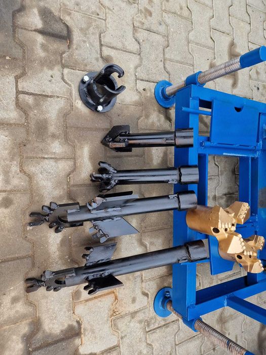 Masina de foraj diesel 32 cp pe senile , 100m prajina , 9915 EURO