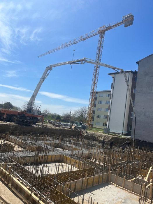 Auto pompa  beton Mecbo 37 m
