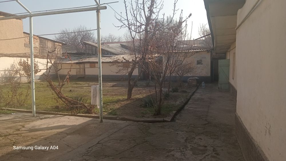 СРОЧНА Келесда 6 сотих уй сотилади, уйда подвол, мавжуд, пишган гиштан