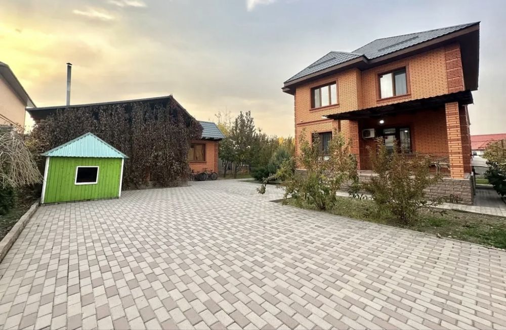Продается коттедж экологической чистом районе.