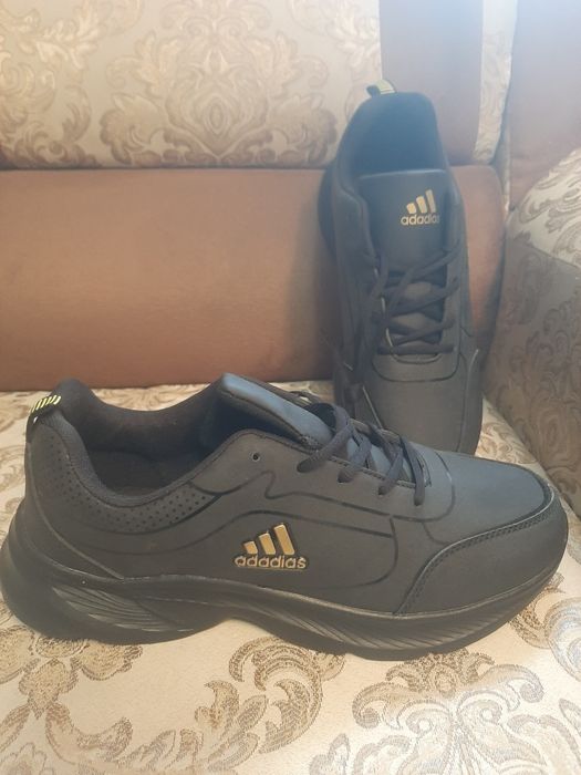 Продам красовки новые44р.