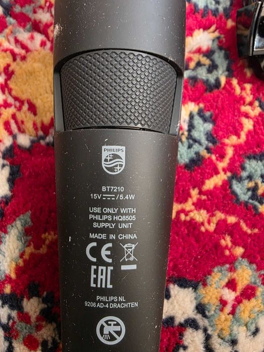 Тример за брада със засмукване Philips Series 7000 BT7210/15