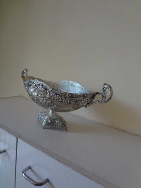 Голяма разкошна сребриста купа