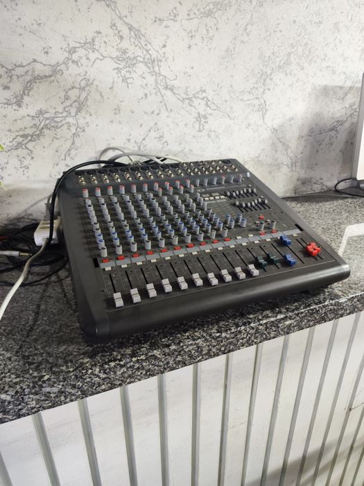 Продается колонки, буфер и синтезатор