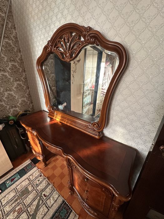 Тумбочка мен айна