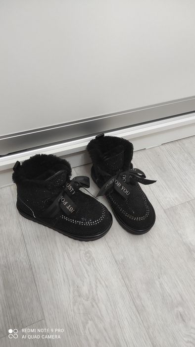 Продам детские угги зимние натуралка замша 3500