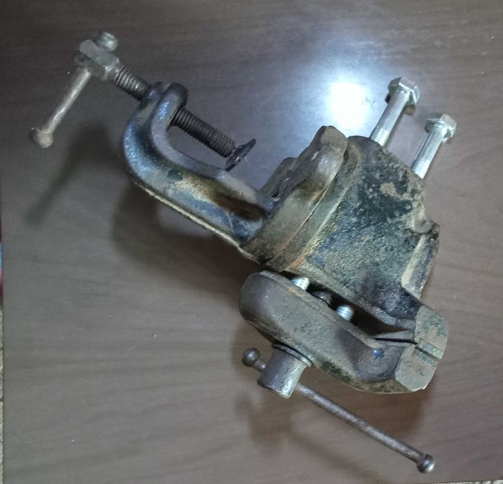 Продам. Тиски .Советские.