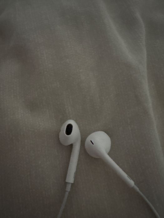 Наушники новые от apple