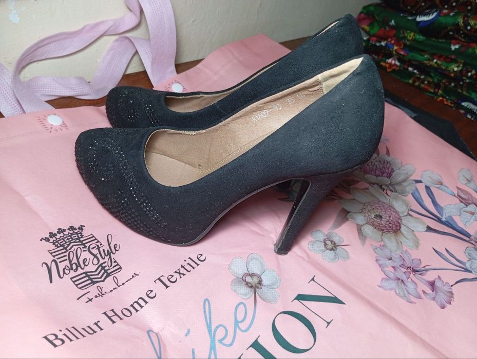 Женский замшевый  туфли сатылады.