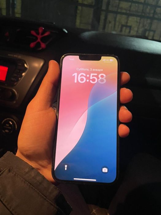 Айфон 13 в отличном состояний