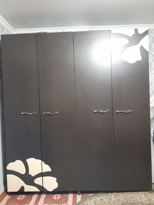 Продам большой шкаф