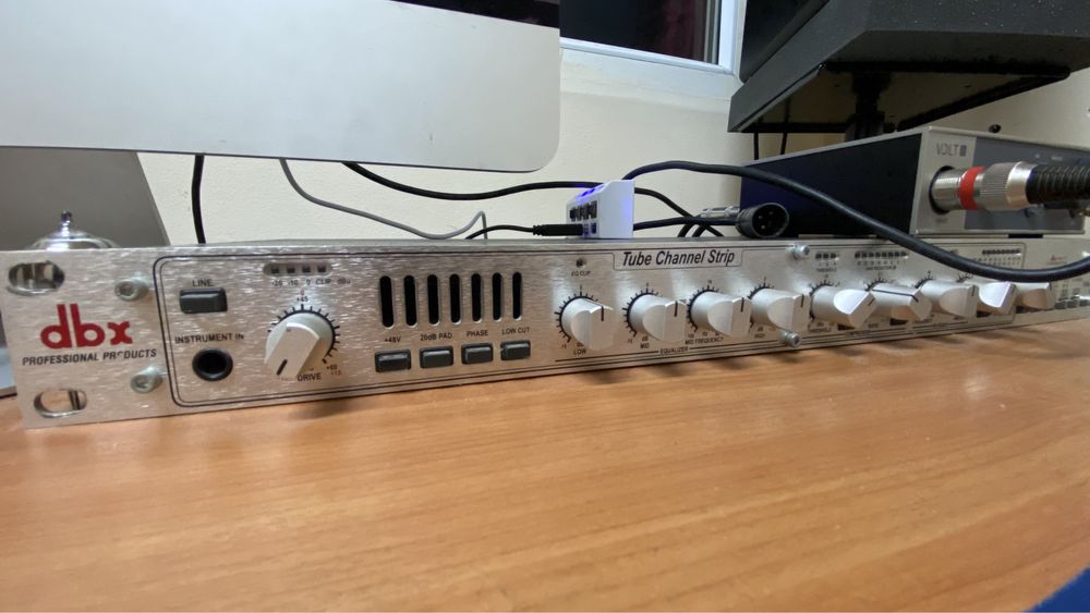 Студия заттары.Предуселитель DBX376.