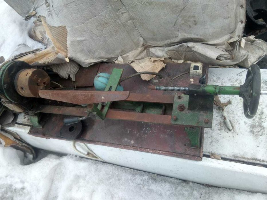 Продам токарный станок по дереву .