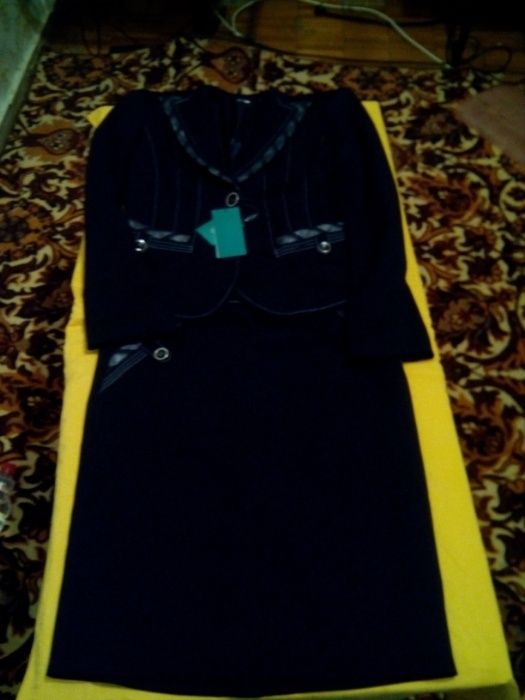 продается костюм тройка..юбка пиджак кофта