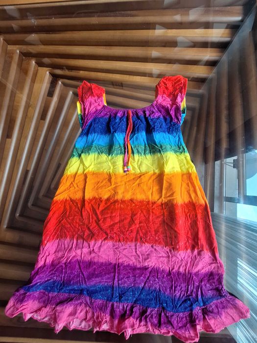 Продавам дрехи 3/4,4/6,122/128,140 нови или само махнат етикет