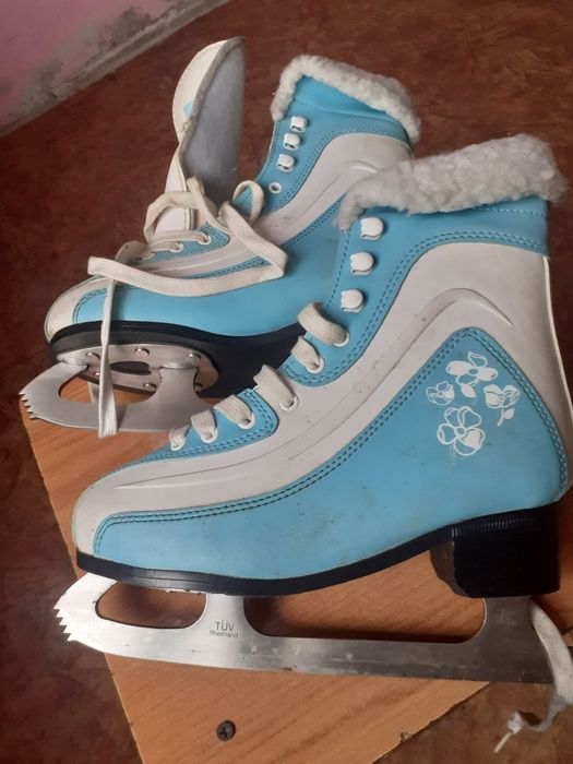 Продаю детские коньки