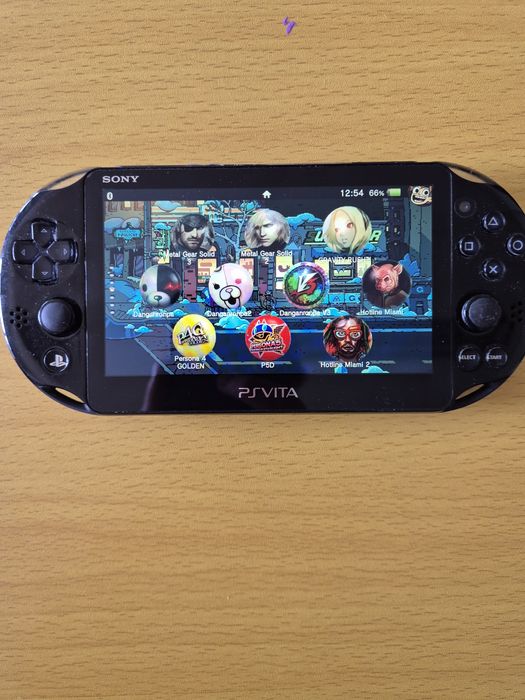 Vand PS Vita 2000 modat