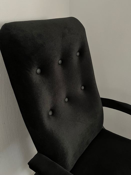 Scaun birou ergonomic negru, catifea, cu roti si brate