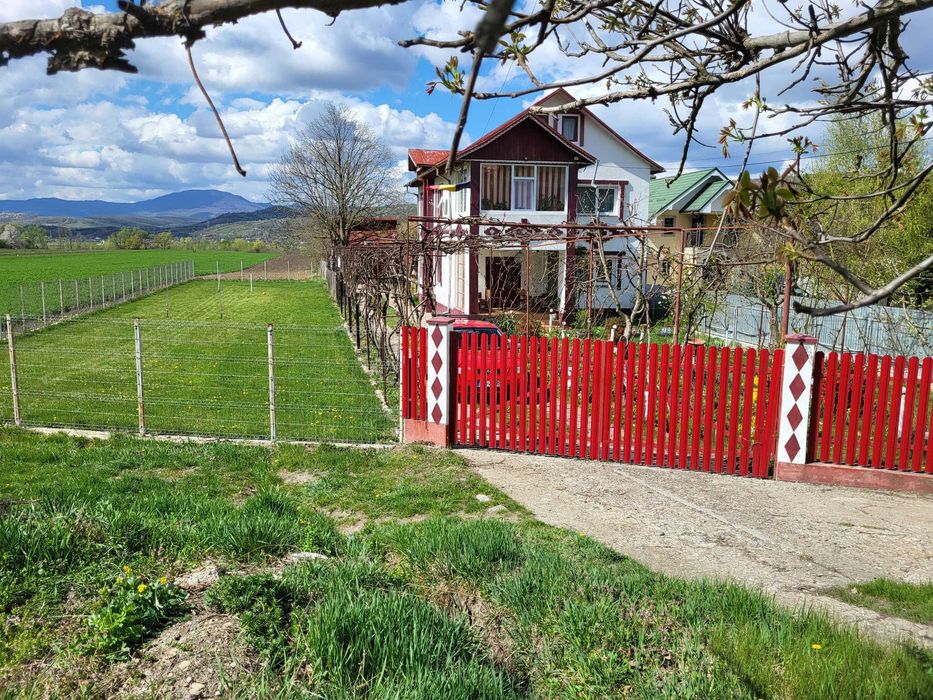 Casa cu teren de 10.000m² comuna Livezi, Bacau