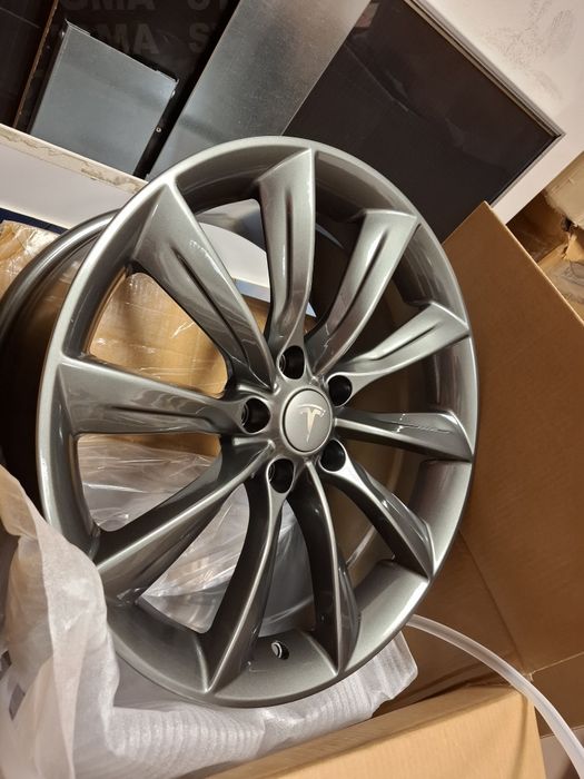 Джанти Тесла 18" 5х114.3 J8.5 ЕТ35 ЦО64