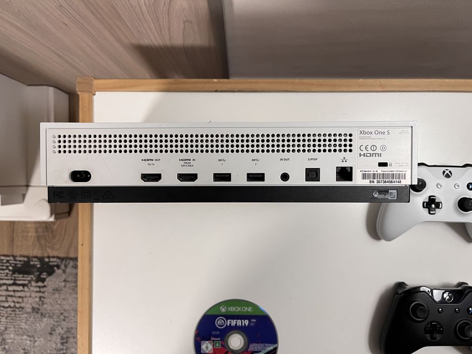 Xbox One S cu Fifa 19 inclus(nu mai am carcasa jocului)