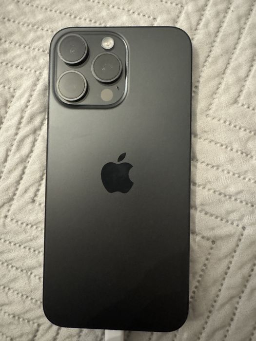 iPhone 15 Pro Max 256GB – aproape nou, baterie 100%, ecran afectat