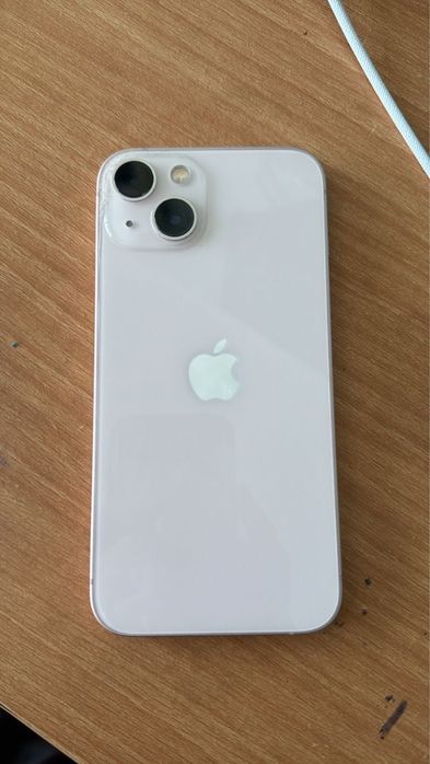 Телефон iPhone 13