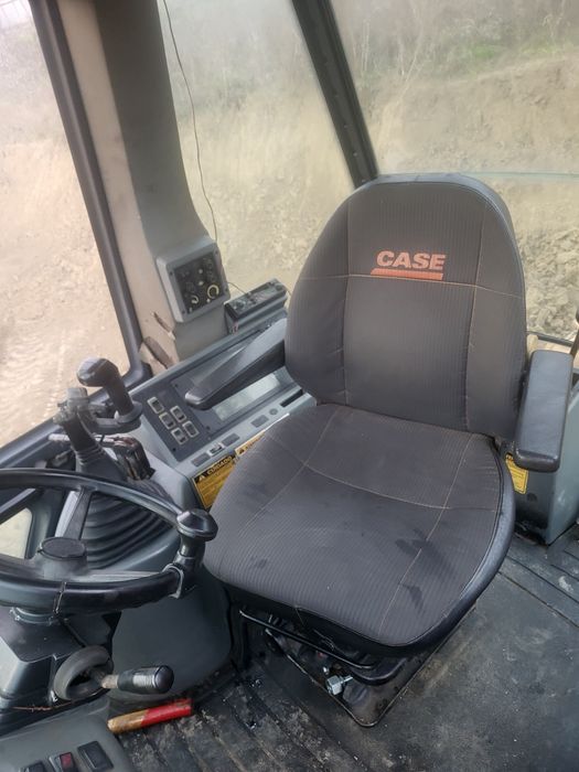 Vând buldoexcavator case 580sle