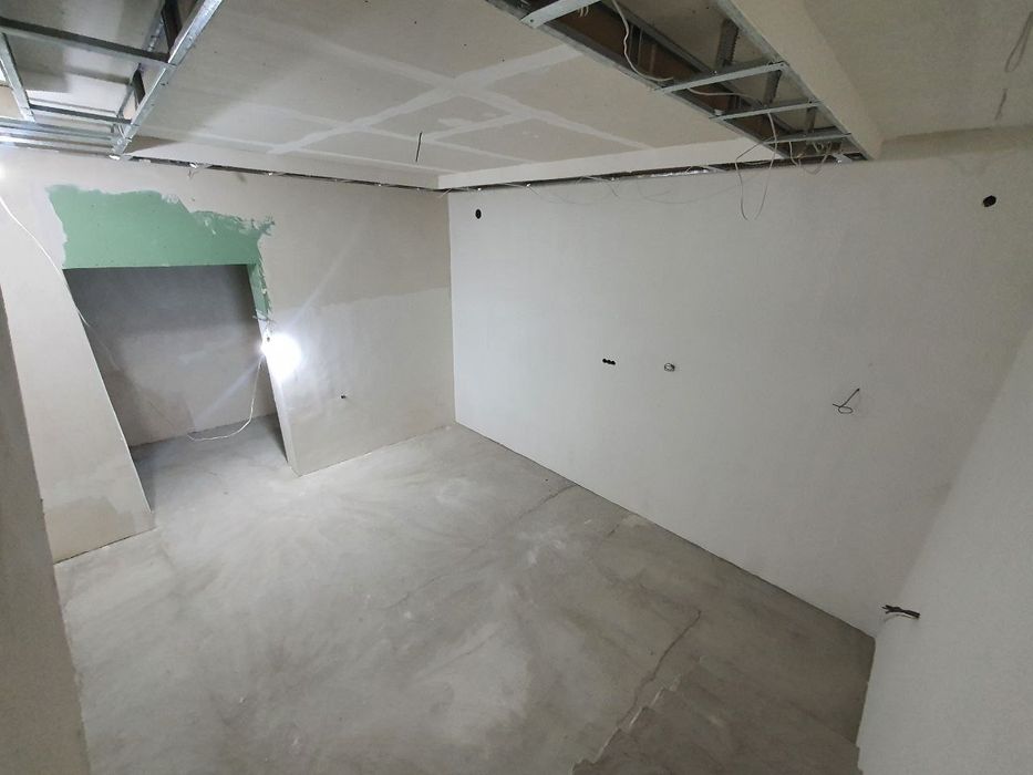 Шахар марказида 4 хонали квартира сотилади