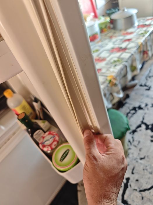 Продам холодильник indesit