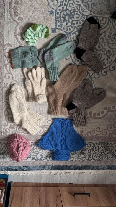 Қысқы қолдан тоқылған жылы киімдер