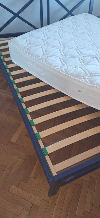 Метално легло с матрак