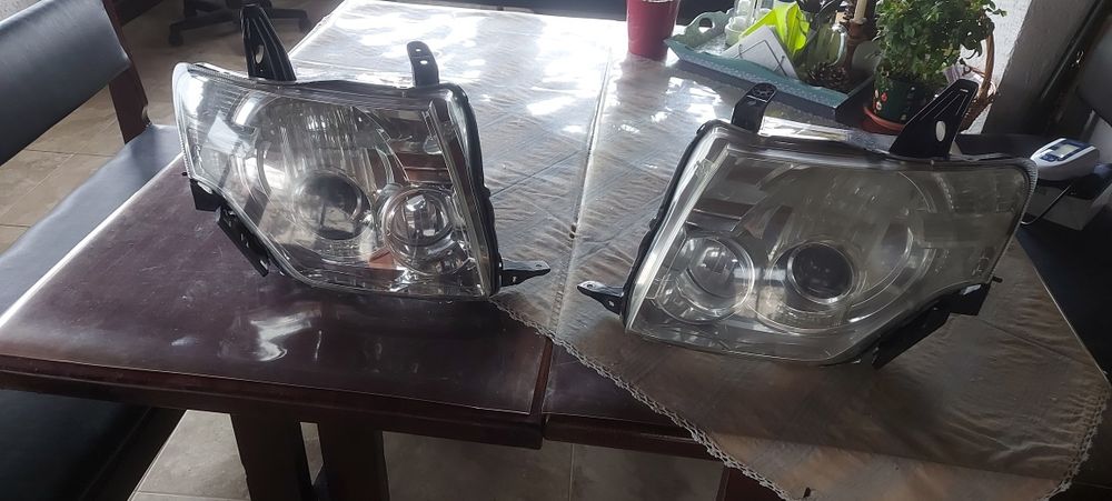 Фарове за Паджеро 4