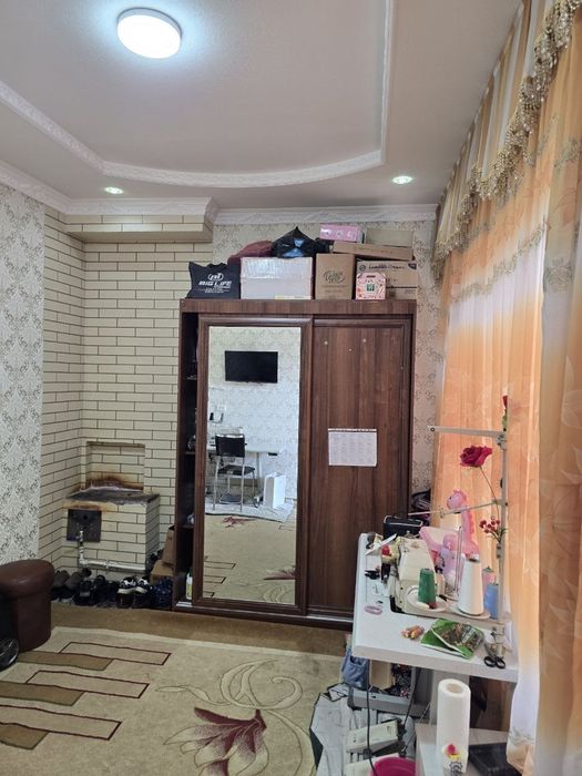 Yangiyo'lda 5,5 sotix 6 xonali uy sotiladi