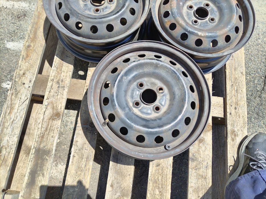 15 цола 4 х 100 мм Хюндай И20 - 5,5 инча / ЕТ 51